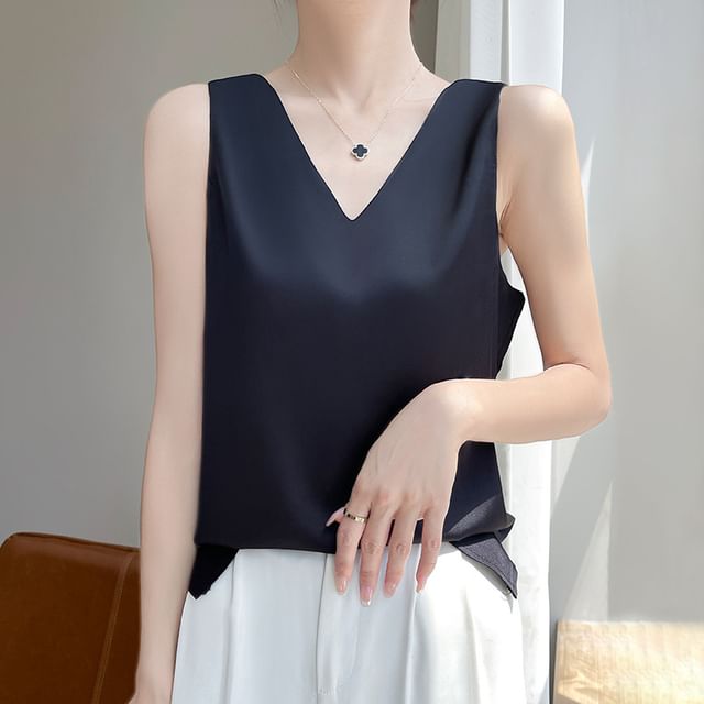 Scoop Neck Plain Satin Tank Top