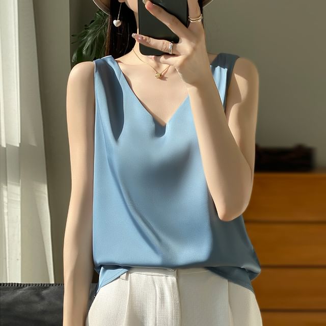 Scoop Neck Plain Satin Tank Top