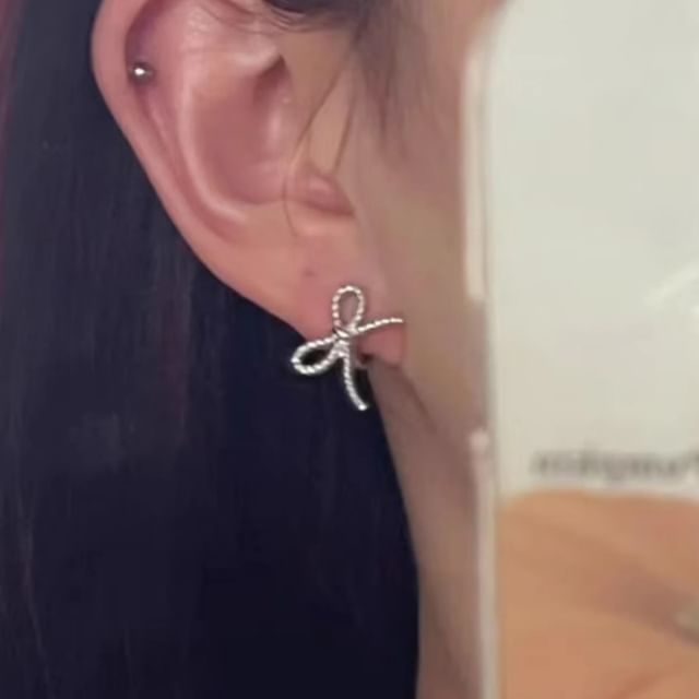 Ear Stud Ribbon