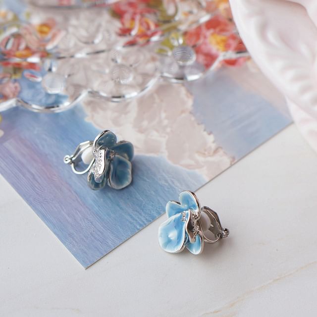 Clip Orchid / Stud Enamel On Earring