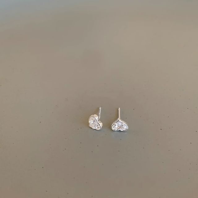 Alloy Stud Rhinestone Heart Earring