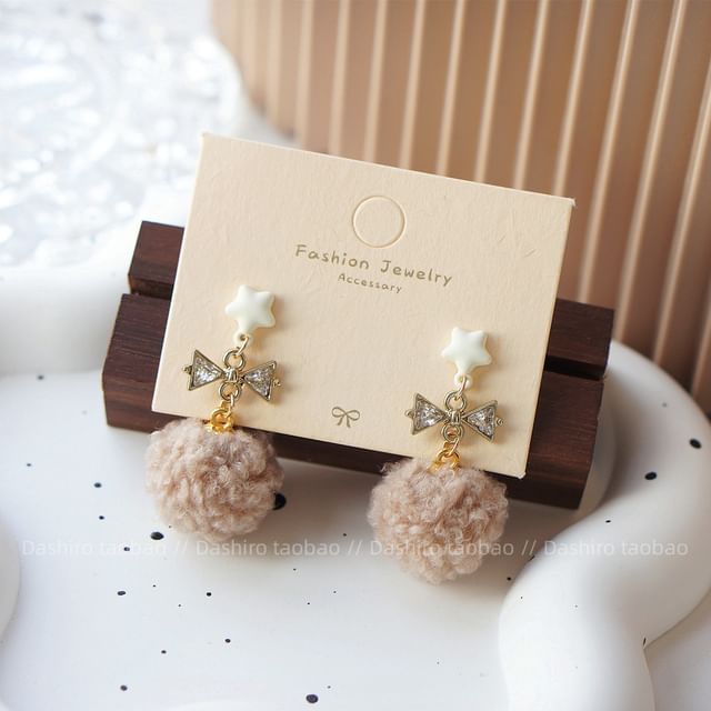 On / Drop Pom Earring Heart Clip