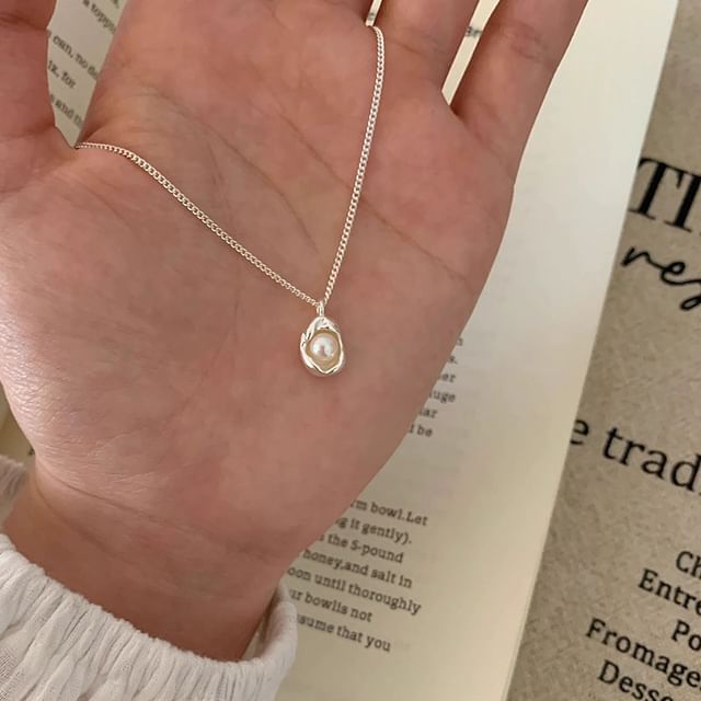 Alloy Pearl Pendant Necklace Faux