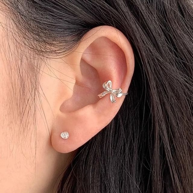 Bow Alloy Ear Cuff