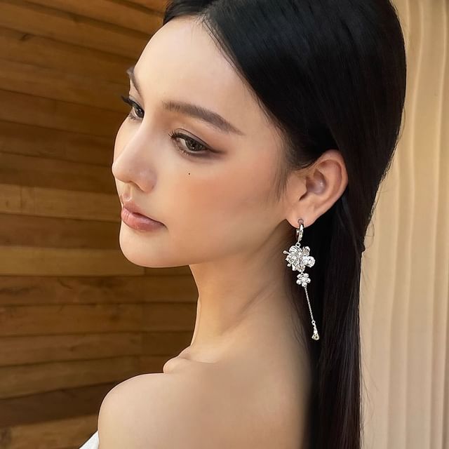 Dangle Asymmetrical Floral Alloy Earring