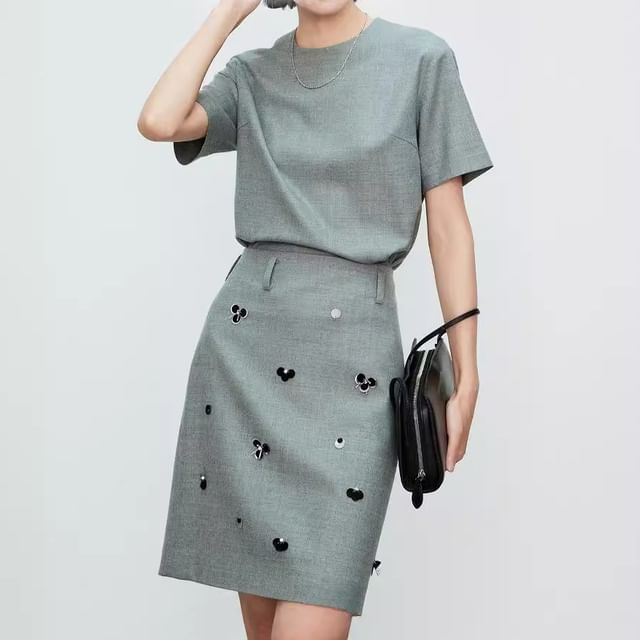 Short-Sleeve Crewneck Plain T-Shirt / Heart Pattern Pencil Skirt