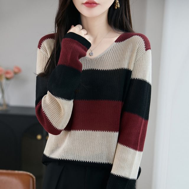 Long-Sleeve V-Neck Color Block Knit Top