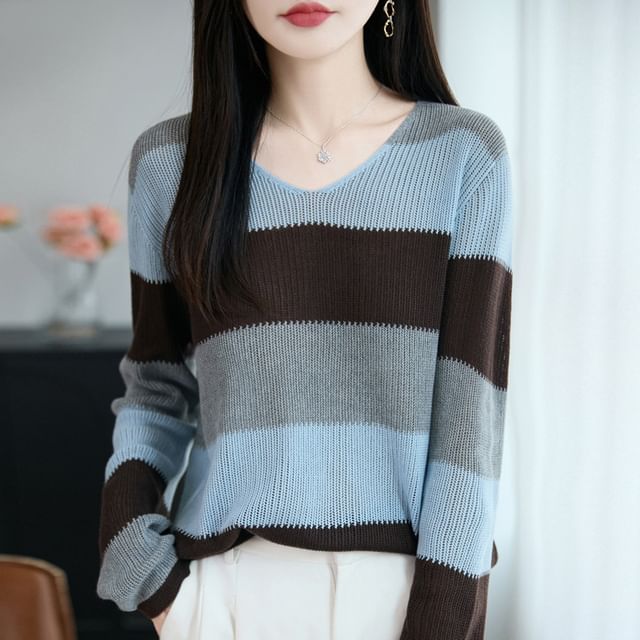 Long-Sleeve V-Neck Color Block Knit Top