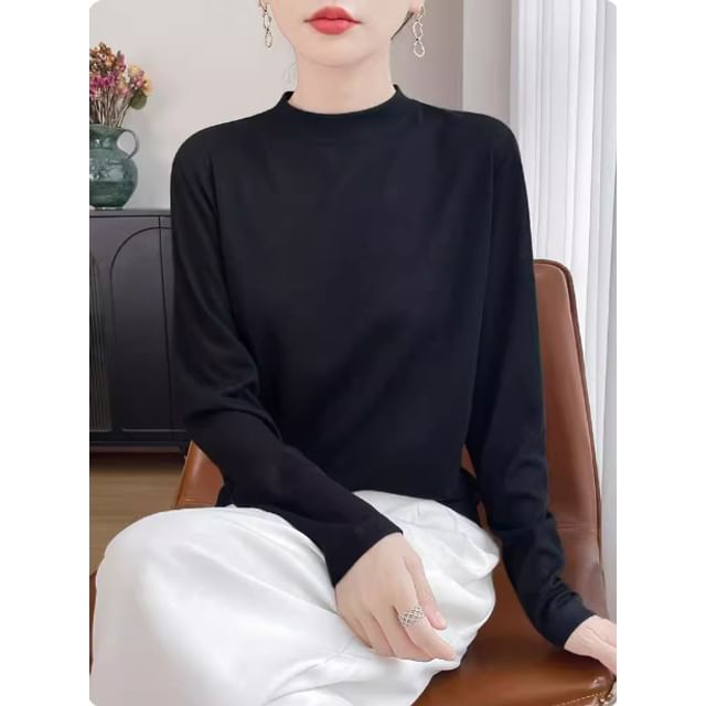Long-Sleeve Mock Neck Plain T-Shirt