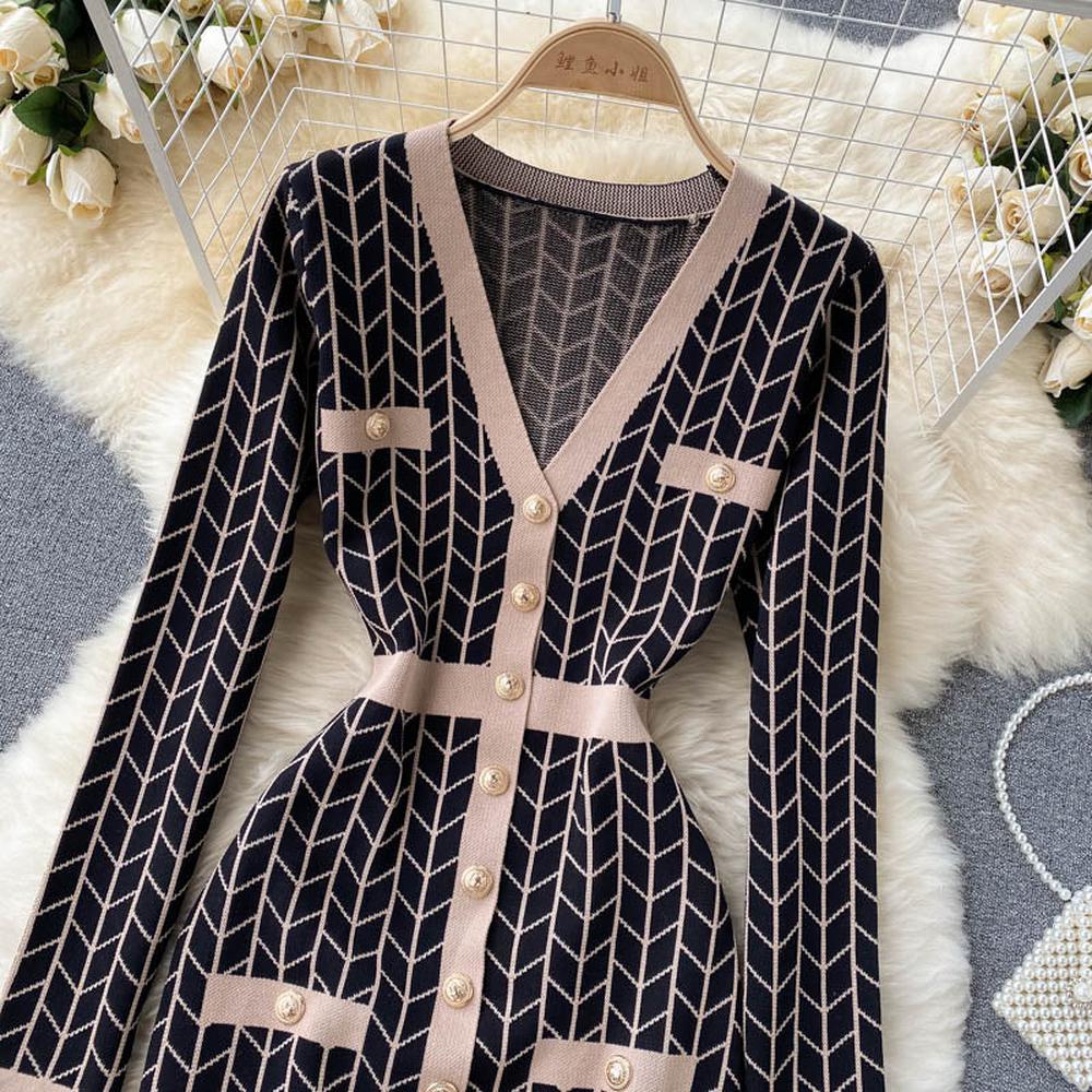 Women Black V-Neck Geometric Long Sleeve Knit Bodycon Dress AR1017