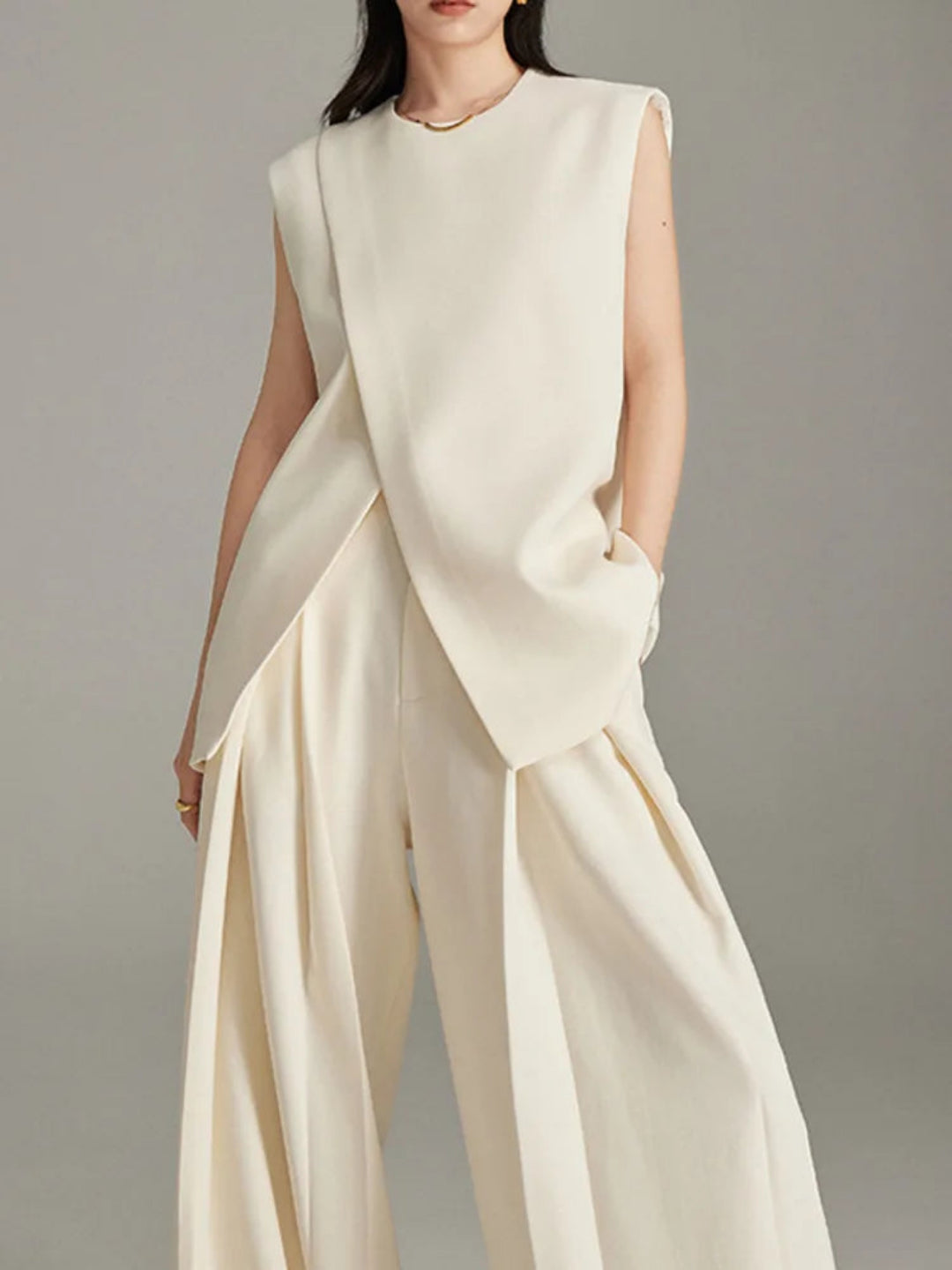 Modern Sleeveless Slit Tunic Top Hem O-neck Cream