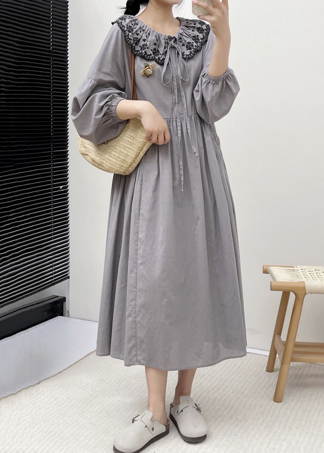 Robe en coton froissée à boutons gris brodée à manches longues NN031 