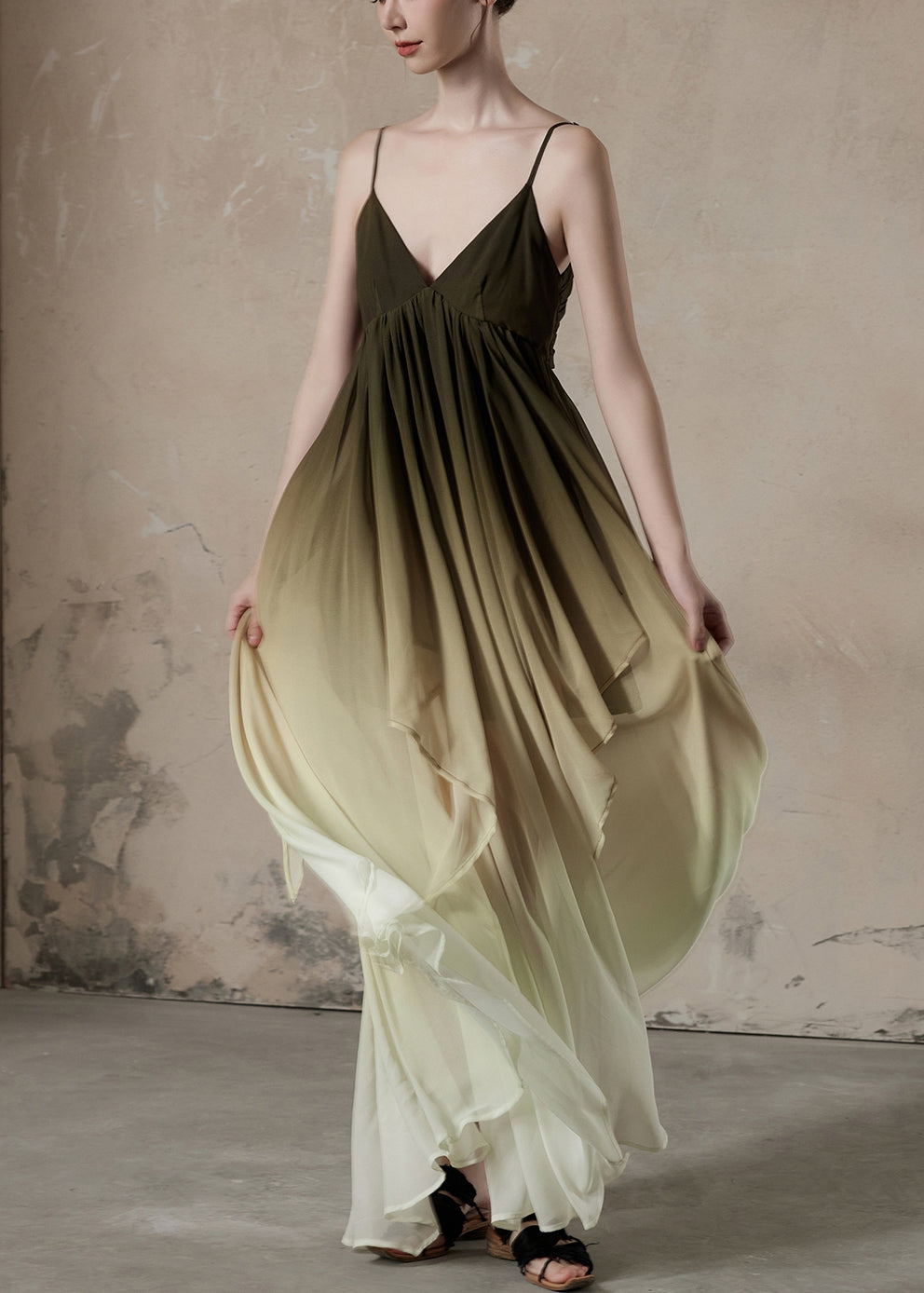 Wrinkled Chiffon Gradient Neck Sleeveless Chic Dress Color Long V