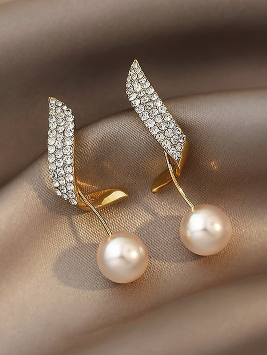 Pearl with Crystal Elegant Detailing Earrings Gold-Plated –