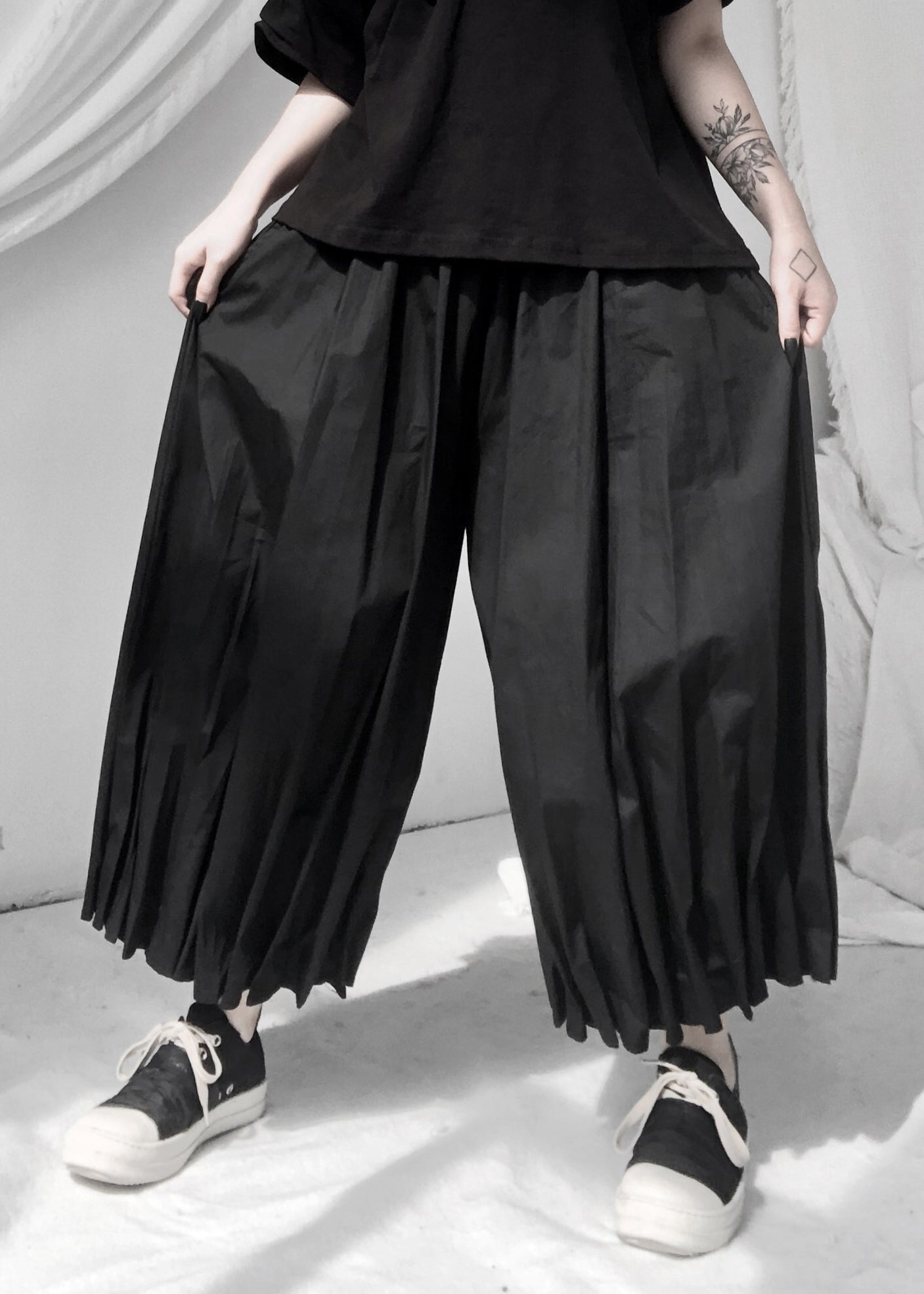 Art Black Wrinkled Elastic Waist Wide Leg Pants Summer Ada Fashion