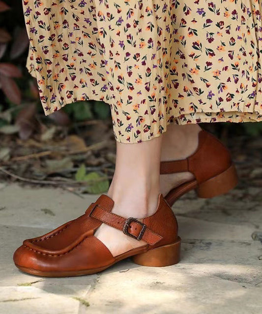 Sandales marron en cuir de vachette épais avec boucle et lanière rétro