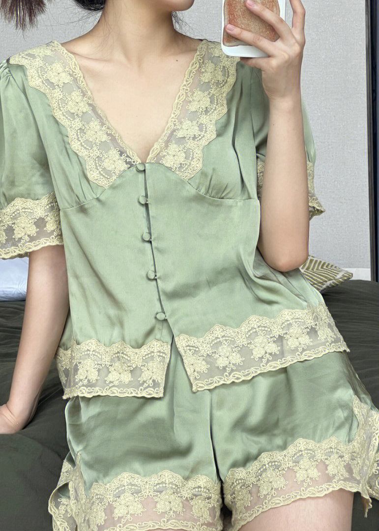 Cute Green V Neck Lace Patchwork Ice Silk Pajamas Two Piece Set Summer LY1916 - fabuloryshop