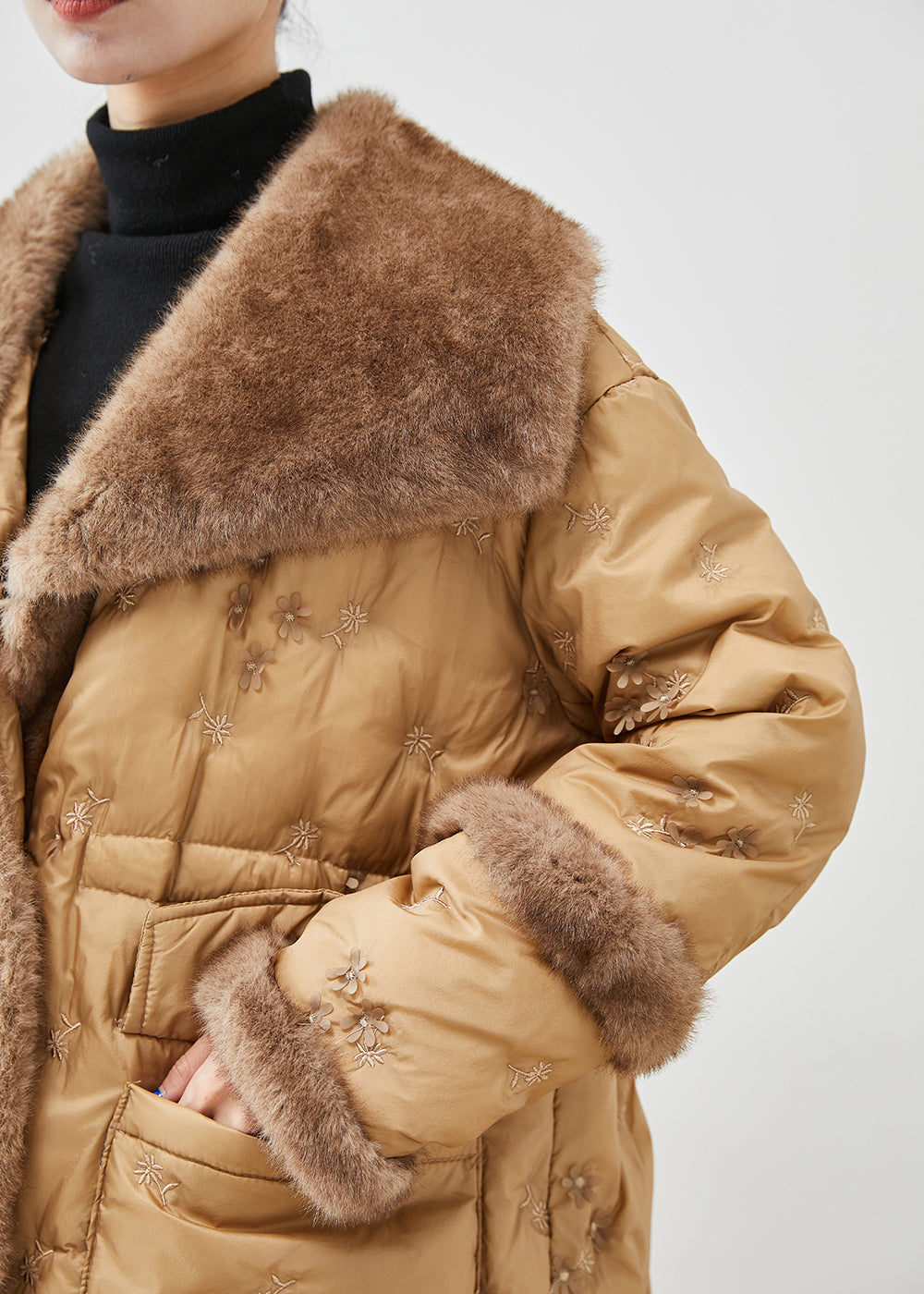 Fashion Khaki Embroideried Patchwork Mink Hair Duck Down Canada Goose Jacket Winter Ada Fashion