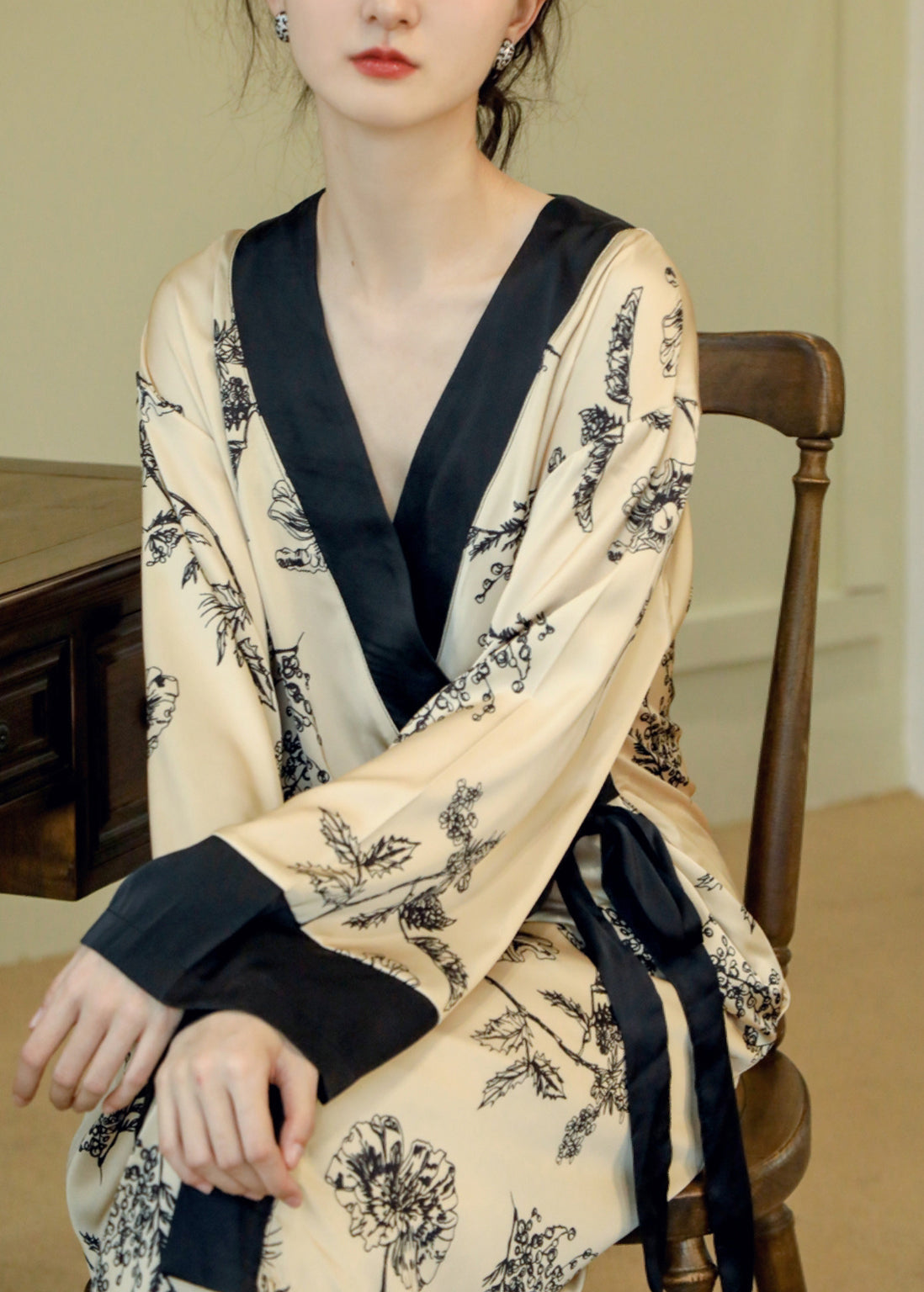Vogue V Neck Print Patchwork Tie Waist Ice Silk Pajamas Two Piece Set Long Sleeve TO1001 - fabuloryshop